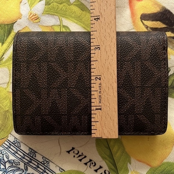 Brand New Michael Kors Brown Luggage Logo Medium Slim Bifold Snap Close Wallet - Picture 15 of 16